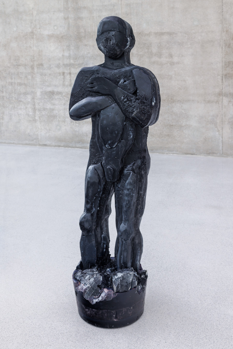 Małgorzata Mirga-Tas, Tełe Ćerhenia Jekh Jag, Exhibition view first floor Kunsthaus Bregenz, 2025, Jangaro (Czarny 3 | Black 3), 2025. Photo: Markus Tretter. © Małgorzata Mirga-Tas, Kunsthaus Bregenz. Courtesy of the artist and Foksal Gallery Foundation, Warsaw