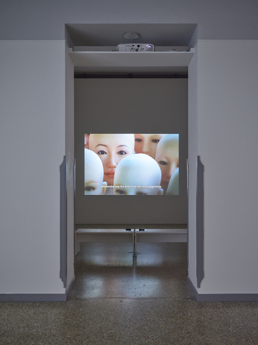 Ausstellungsansicht Hannah Weinberger, Here They Come And There They Go, Kunstmuseum Solothurn, 17.9.-31.12.23, Detail Eternally..., in Kollaboration mit Fatuma Osman, Foto: David Aebi