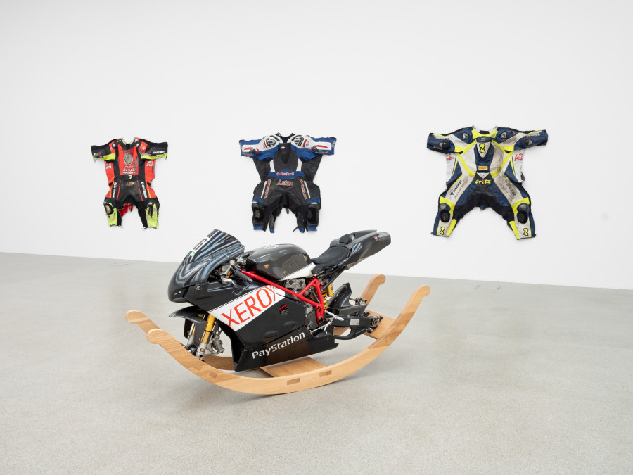 Exhibition view, Alexandra Bircken, SomaSemaSoma, Kunsthaus Biel Centre d’art Bienne, 2025. Photo credit: Lea Kunz