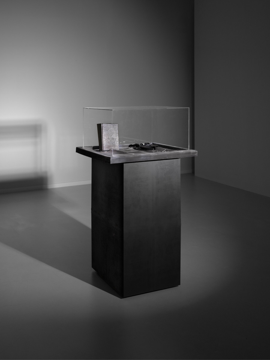 Julian-Jakob Kneer, FANATIC (8), 2025, Archival Satanic Bible, WWJD bracelet, Disneyland Tokyo headband, archival Peter Sotos PURE #1 zine, cast rubber and acrylic glas vitrine, 76 x 54 x 35 cm. Courtesy the artist and Blue Velvet, Zurich. Exhibition views by Andrea Luca Ammann.