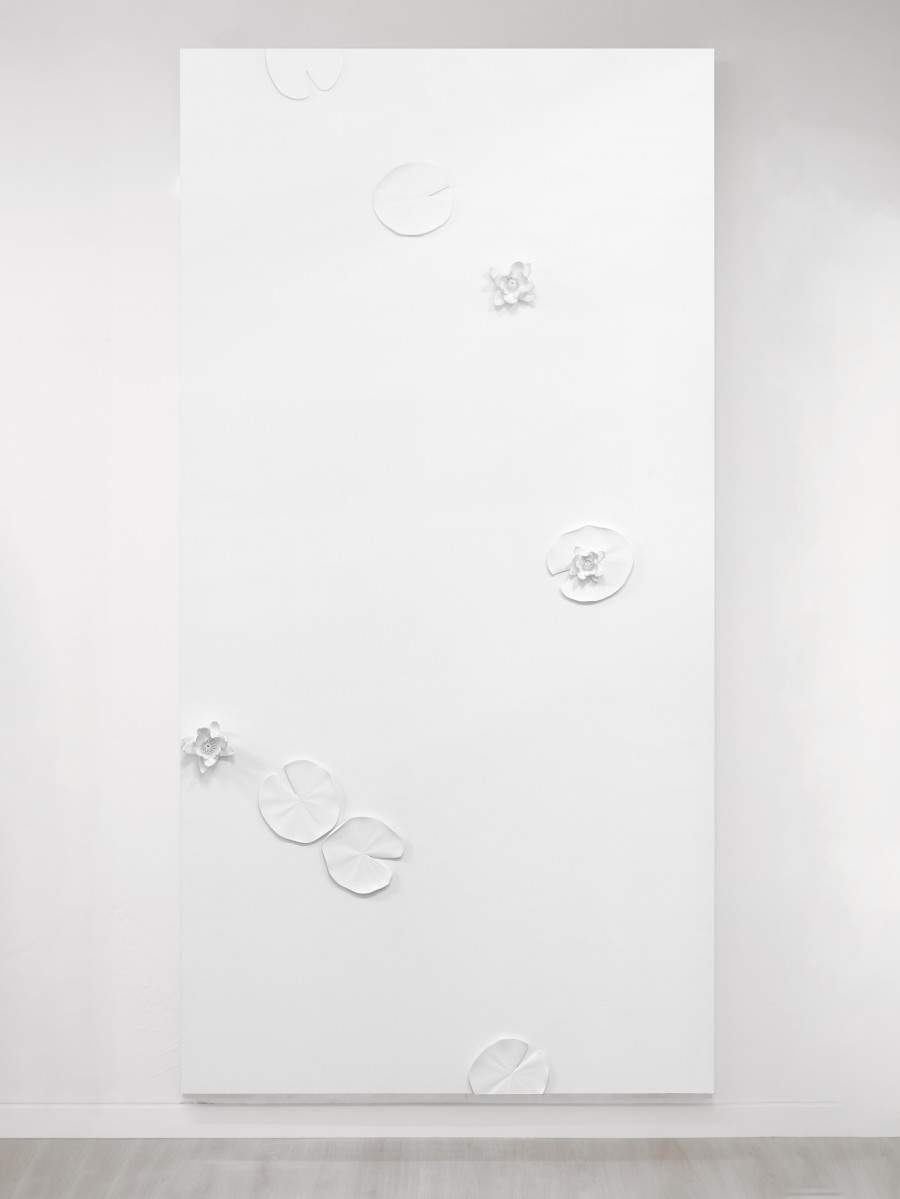 Adam Cruces, Water Lilies (White), 2023, Acrylic on 3D prints and wood, 200 x 100 x 10 cm. Photo copyright: Flavio Karrer. Courtesy: Adam Cruces and Blue Velvet, Zürich