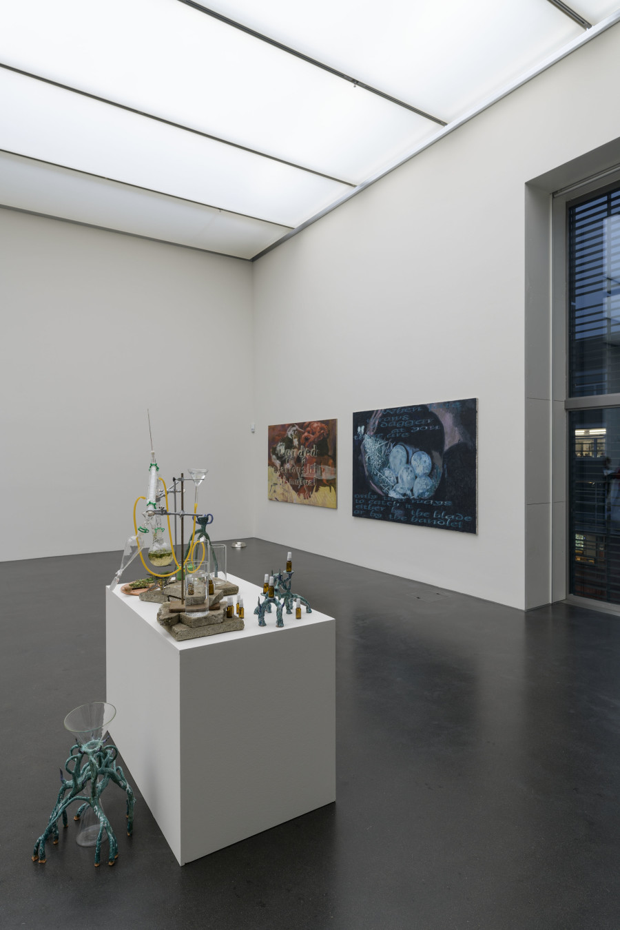 zentral!, Ausstellungansicht Kunstmuseum Luzern, 2024, mit Werken von Ray Hegelbach, Lulu&Whisky, Courtesy of the artists, Foto: Marc Latzel