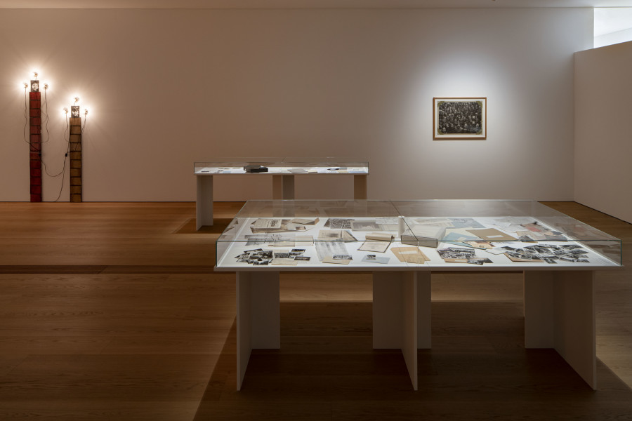 Vue de l’exposition, Reliques et monuments. Werke von Christian Boltanski, Espace Focus, Musée cantonal des Beaux-Arts de Lausanne, 2021 © 2021, ProLitteris, Zürich. Photo © MCBA, Lausanne / Nora Rupp