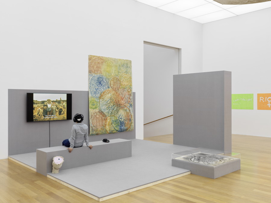 Exhibition view, On the Street, Kunstmuseum Liechtenstein, Vaduz, 11.04. – 31.08.2025. Photo: Stefan Altenburger Photography, Zurich © The artists / 2025, ProLitteris, Zurich / Kunstmuseum Liechtenstein