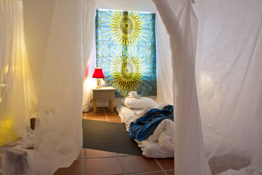 Maria Bänziger, Silja Dietiker, Edgar Leciejewski, Lea Gygli, «hOTel anderswo» im Zimmermannhaus Brugg, 2023. Foto: Edgar Leciejewski
