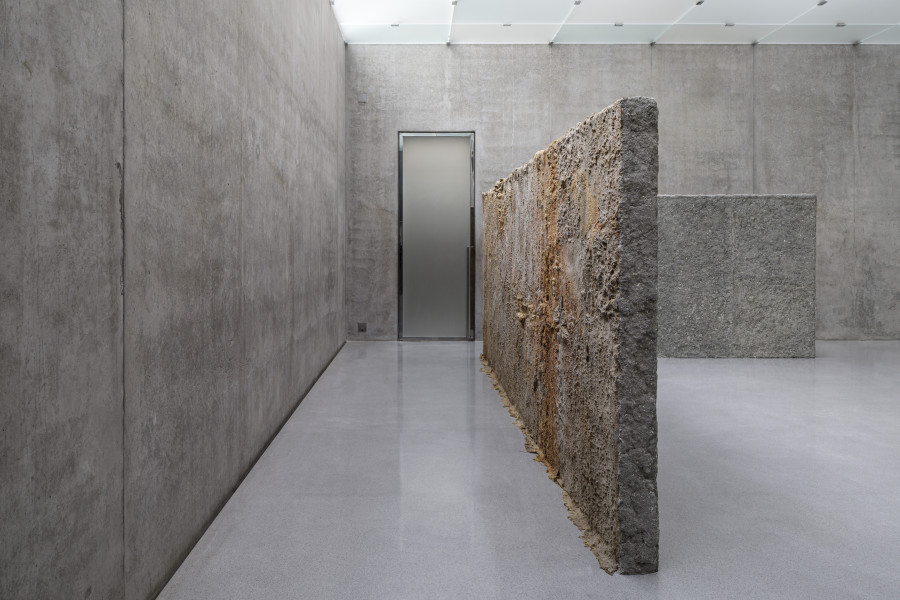 Dora Budor, Kollektorgang (I – XIV), 2021, Installation view Continent, first floor Kunsthaus Bregenz, 2022. Photo: Markus Tretter. Courtesy of the artist. © Dora Budor, Kunsthaus Bregenz