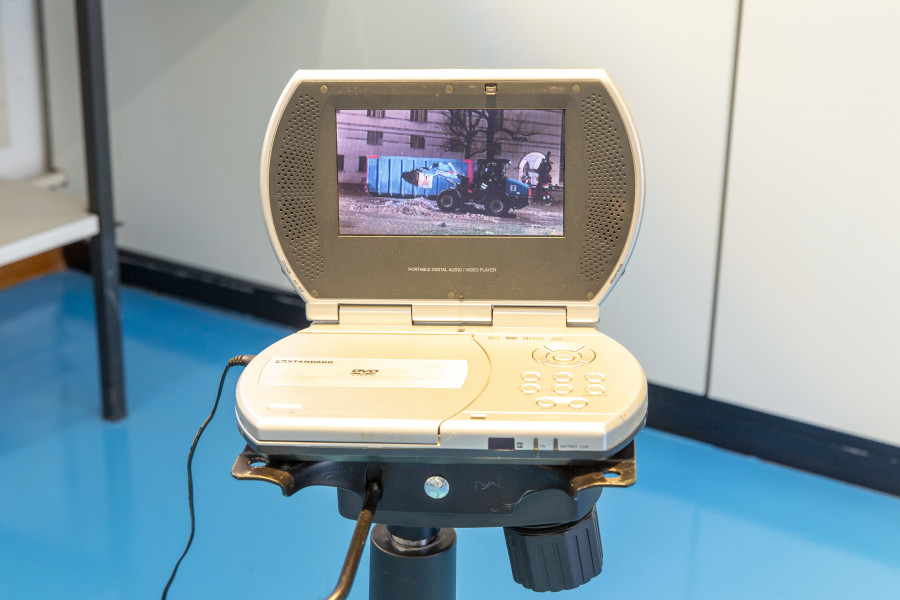 Olivia Vidovic: BURST OPEN STAR 2025. Courtesy of the artists and Stretcher. Photo: Nina Rieben