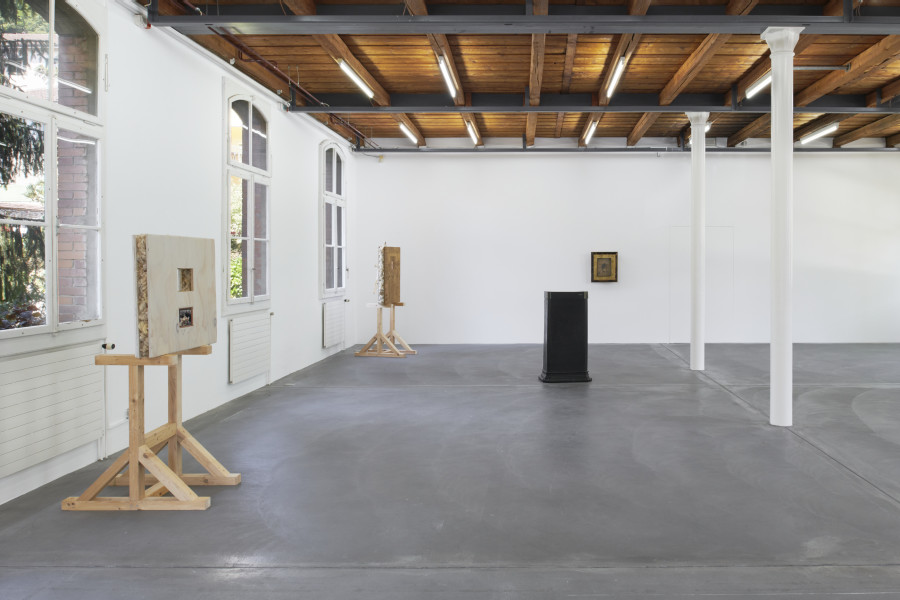 Exhibition view, Brad Kronz, Nine Types of Industrial Pollution, Kunsthalle Friart Fribourg, 2023. Photo : Guillaume Python. Courtesy of the artist and Kunsthalle Friart Fribourg