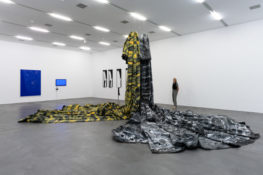 Exhibition view Sonia Kacem, Petra, 2013, Plastic sheeting, emulsion paint, nylon thread, Marion Baruch, Lasciar cadere, 2018, Polyestervlies, Pamela Rosenkranz, Death of Yves Klein, 2011, Single channel animation on Samsung flatscreen (color, sound) and Because They Tried to Bore Holes in my Greatest and Most Beautiful Work, 2012, Inkjet print, plexiglass, double-sided foil, bubbles. Sammlung Migros Museum für Gegenwartskunst. Photo: Studio Stucky, copyright Marion Baruch and Pamela Rosen- kranz