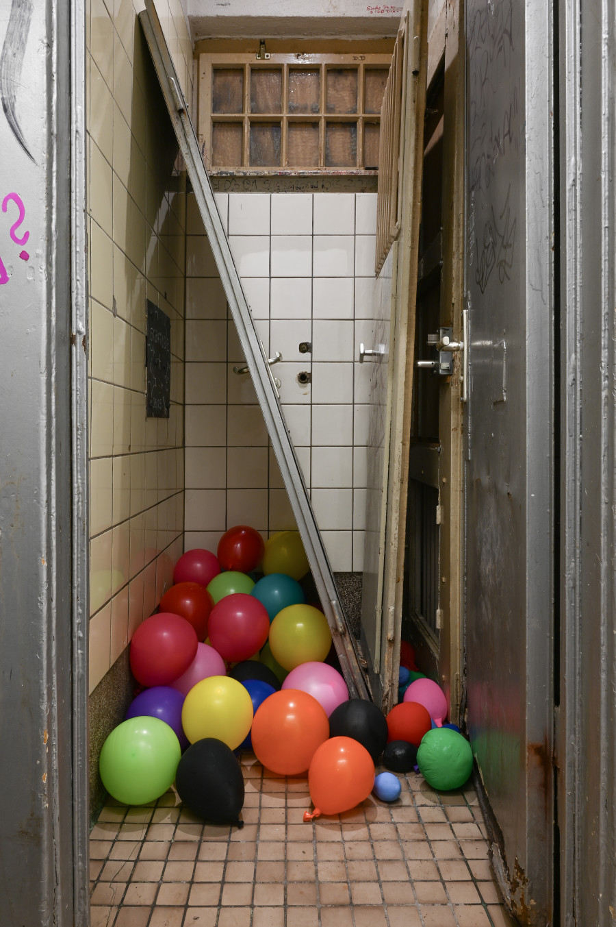 Devin T. Mays, "Held," 2023/2026, dimensions variable. CAConrad, Jan Domicz, Gina Folly, Germaine Koh, Devin T. Mays, Sean Morel (organized by u), "Brain in a Pipe" at Kaiserwache, Freiburg im Breisgau, 2026. Images courtesy of the artists and Kaiserwache. Photo: Stefan Lux.