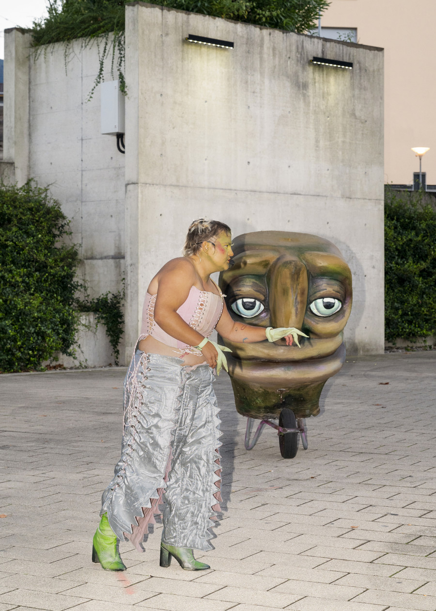 Rebecca Solari, SPÜDA, 2025. Performance, sound piece, text, in collaboration with musicians from local artistic collaborations (the Maninchiaghi collective from Biasca, winners of the last Rabadan in Bellinzona, and musicians from the Ticino guggen band Sonada Balossa with Nadine Speziga and Gioele Gentilini, and the Bau Band with Janush Lucchini and Francesco Berta). MASTIGA, 2025, Plaster, papier maché, styrofoam, In collaboration with the Ticino Carnival Company, I Maninchiaghi. Ph by Emanuele Finardi. Images courtesy of artists and La Rada, Photography by Riccardo Giancola (@riccardo_giancola) and Emanuele Finardi (@e.m.hey)