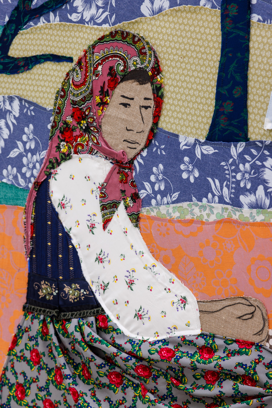 Małgorzata Mirga-Tas, Tełe Ćerhenia Jekh Jag, Detail view second floor Bregenz, 2025, Kovaciskri Romani familia (Roma blacksmith’s family), 2025. Photo: Markus Tretter. © Małgorzata Mirga-Tas, Kunsthaus Bregenz. Courtesy of the artist, Foksal Gallery Foundation, Warsaw, Frith Street Gallery, London, Karma International, Zurich