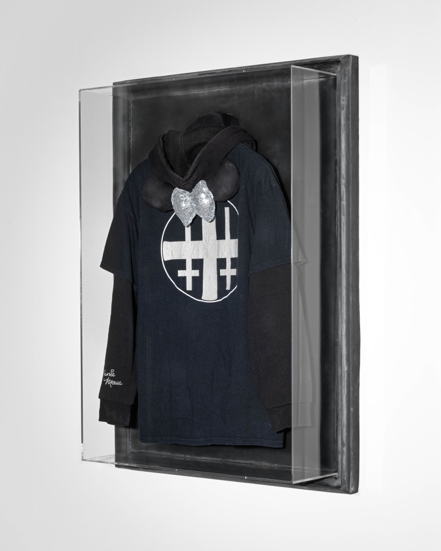 Julian-Jakob Kneer, FANATIC (7), 2025, Archival Deathlike Silence Productions t-shirt, Minnie Mouse hoodie, 
cast rubber and acrylic glas vitrine, 106 x 76 x 22 cm. Courtesy the artist and Blue Velvet, Zurich. Exhibition views by Andrea Luca Ammann.
