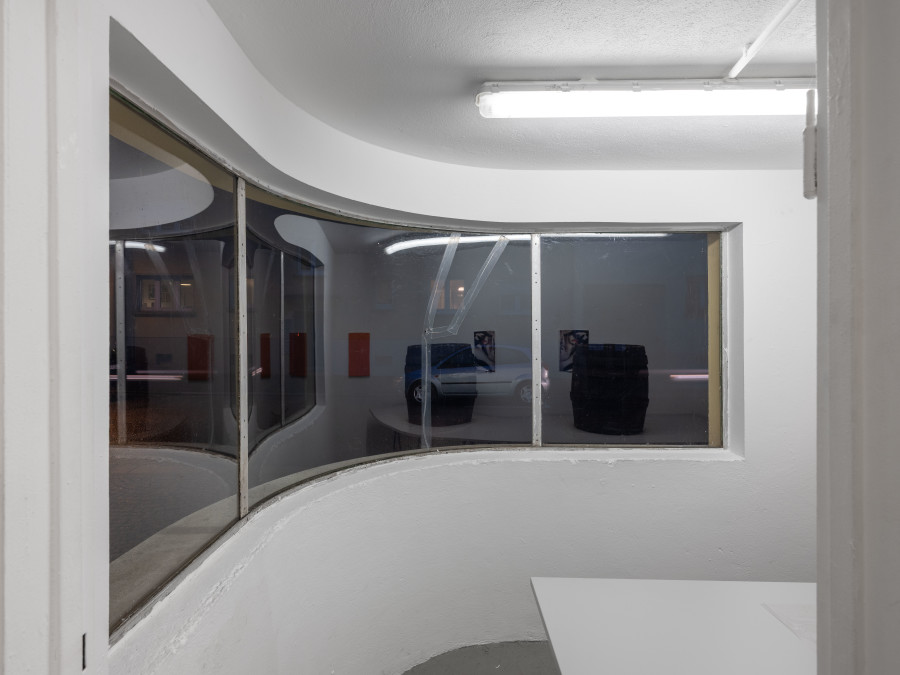 Exhibition view, IM MUELL IM PARK, Matthias Holznagel, Pförtnerhaus Freiburg, 2025.