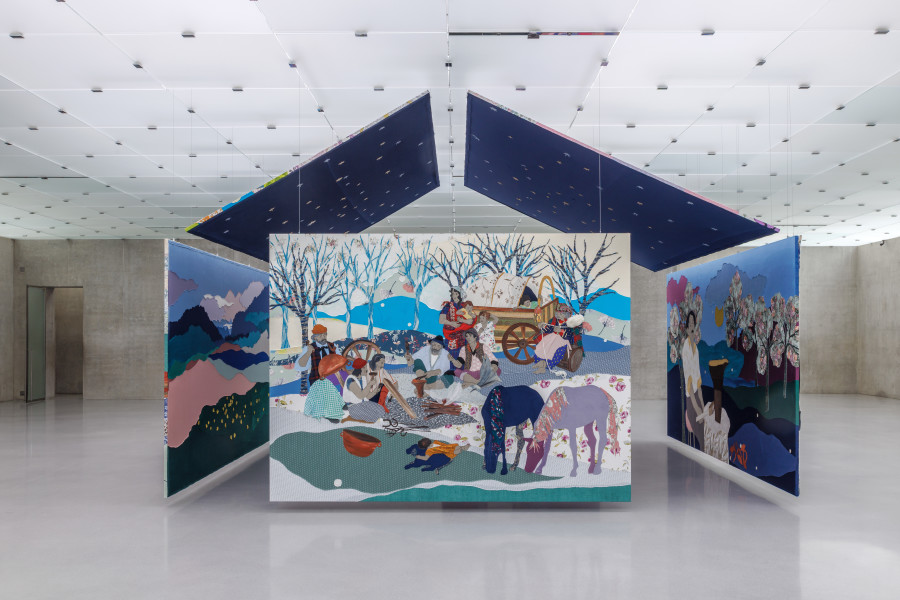 Małgorzata Mirga-Tas, Tełe Ćerhenia Jekh Jag, Exhibition view second floor Kunsthaus Bregenz, 2025. Photo: Markus Tretter. © Małgorzata Mirga-Tas, Kunsthaus Bregenz. Courtesy of the artist, Foksal Gallery Foundation, Warsaw, Frith Street Gallery, London, Karma International, Zurich