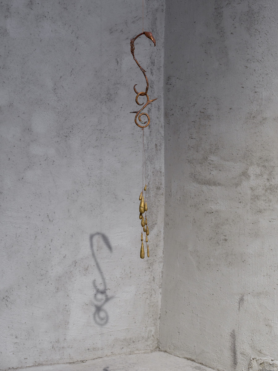 Exhibition view «nudos de tiempo» by ektor garcia, mixed media installation, Cabaret Voltaire 2022. Photo: Cedric Mussano. Courtesy: the artist