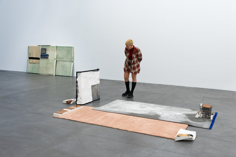 Exhibition view Thea Djodjadze, His Vanity Requires No Response, 2011, Carpet, plas- ter, clay, metal, wood, mirror, paint, india ink, wire, Liz Magor, Good Shepherd, 2016, Polymerized gypsum, wool, paper, plastic bags, polyethylene sheet. Sammlung Migros Museum für Gegenwartskunst. Photo: Studio Stucky, copyright Thea Djodjadze and Liz Magor.