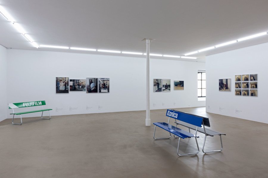 Bank III (Fujifilm), Gina Folly, « Gina Folly. Autofocus », exhibition view at the Kunstmuseum Basel | Gegenwart, 2023, galvanised steel, lacquered aluminium, Object: 80 x 170 x 54 cm, © by the artist / the artist, Gina Folly, 2023 / Bank VI (Konica), Gina Folly, « Gina Folly. Autofocus », galvanised steel, lacquered aluminium, Object: 80 x 170 x 54 cm, © by the artist / the artist, Gina Folly, 2023 / Quasitutto, Series of works, Gina Folly, « Gina Folly. Autofokus », C-print, framed, Picture: 80 x 60 cm; Picture: 60 x 80 cm; Picture: 27.5 x 36 cm, © by the artist / the artist, Gina Folly, 2023, Photo: Emanuel Rossetti