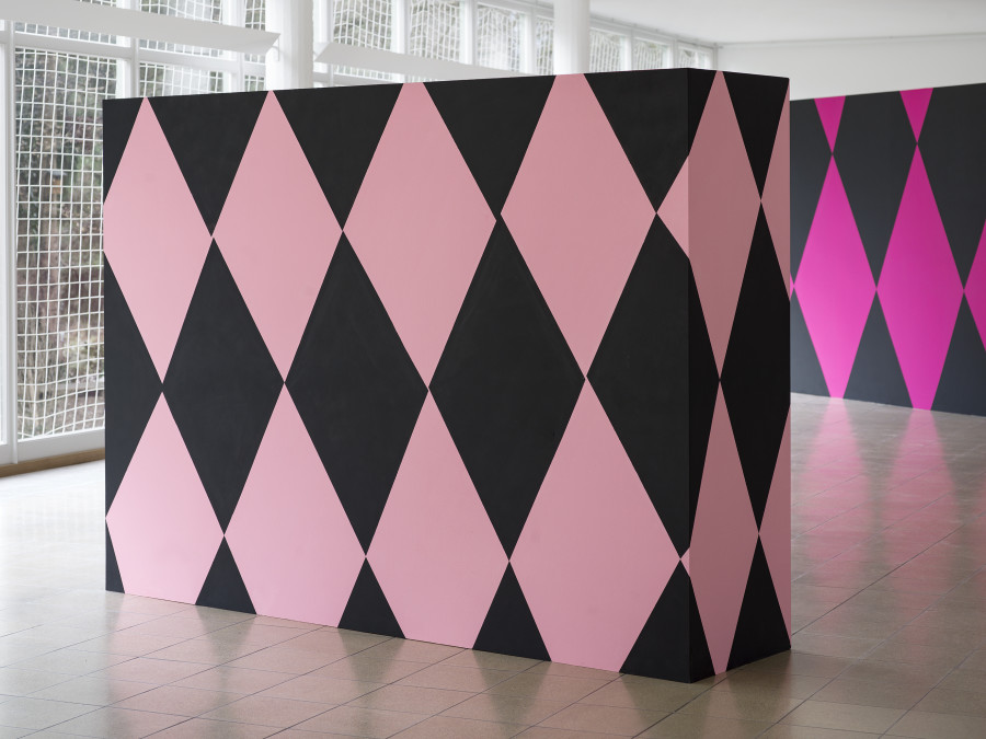 Sophie Gogl die knusprige Nichte Ausstellungsansicht / installation view Kunsthaus Glarus, 2023 Alle Werke / all works courtesy die Kunstlerin / the artist and / und KOW, Berlin Alle Fotos / all images: Cedric Mussano