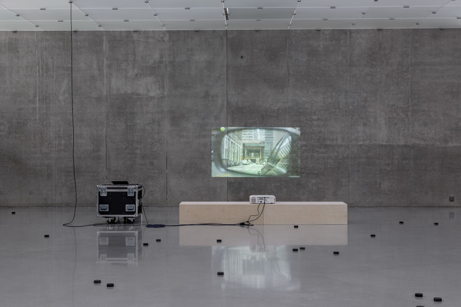 Dora Budor, Chase Manhattan, 2021–2022, HD video, color, sound, duration: 10’ 32’’, Soundtrack by KVANTUM (Stefan Tcherepin and Paul Sigerhall) and Stubborn, Installation view Continent, second floor Kunsthaus Bregenz, 2022. Photo: Markus Tretter. Courtesy of the artist. © Dora Budor, Kunsthaus Bregenz
