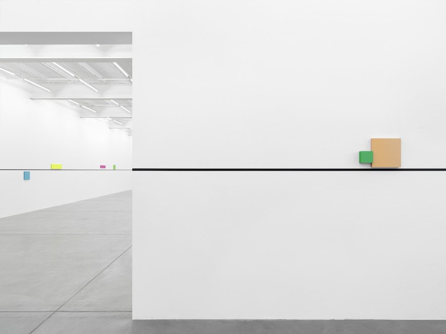 Installation view, Gerwald Rockenschaub, bass+ (re)modification, Galerie Eva Presenhuber, Zurich, MaagAreal, 2024. © Gerwald Rockenschaub. Courtesy the artist and Galerie Eva Presenhuber, Zurich / Vienna. Photo: Stefan Altenburger Photography, Zürich