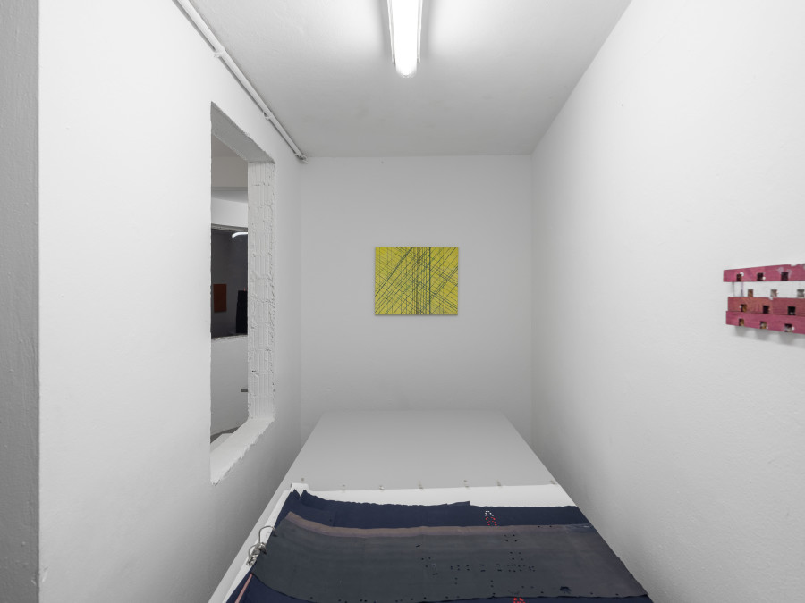 Exhibition view, IM MUELL IM PARK, Matthias Holznagel, Pförtnerhaus Freiburg, 2025.