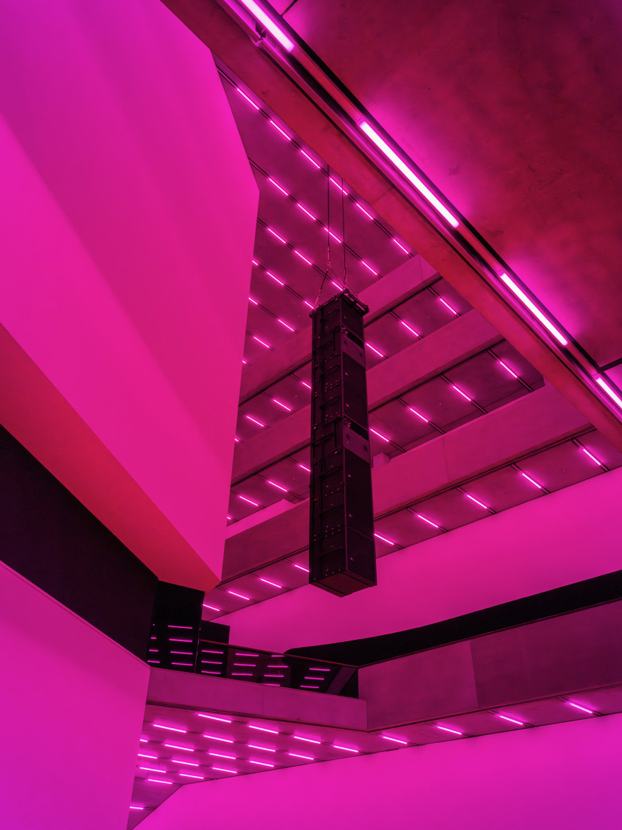 Steve McQueen, Bass, 2024, LED Light and Sound, Courtesy the artist, Co-commissioned work by Laurenz Foundation, Schaulager Basel and Dia Art Foundation, 15 June – 16 November 2025, Schaulager® Münchenstein/Basel (Installation view), Photo: Pati Grabowicz, © Steve McQueen