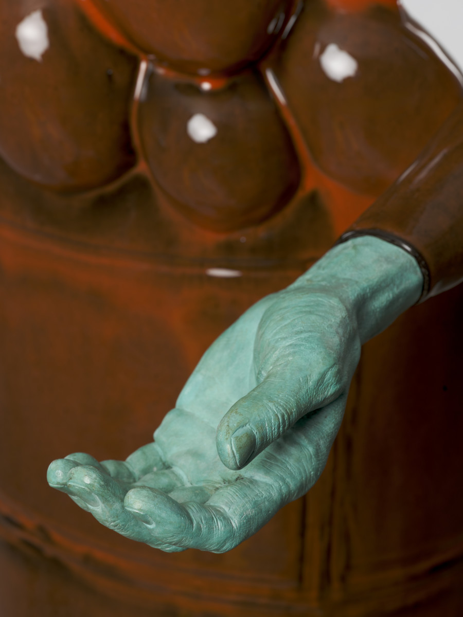 Mai-Thu Perret, Diana II (detail), 2024, Glazed ceramic, green bronze, 158 x 44 x 44 cm. Photo: Mareike Tocha