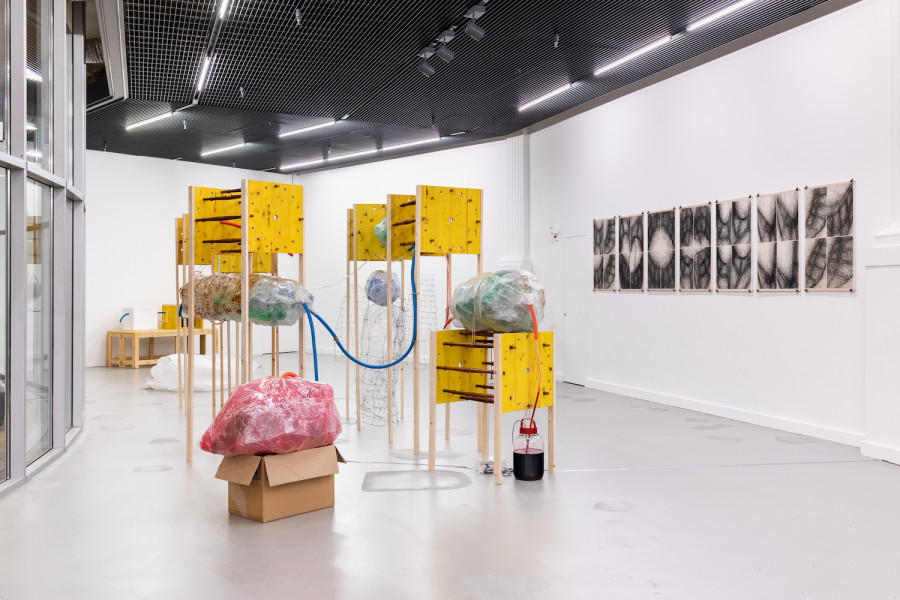Exhibition view, Quido Sen, Sorgen Sie dafür, dass nach Ihrem Ableben Ihr Vorsterbekapital in richtige Hände kommt, Kunsthalle Luzern, 2023. Photo credit: Kilian Bannwart