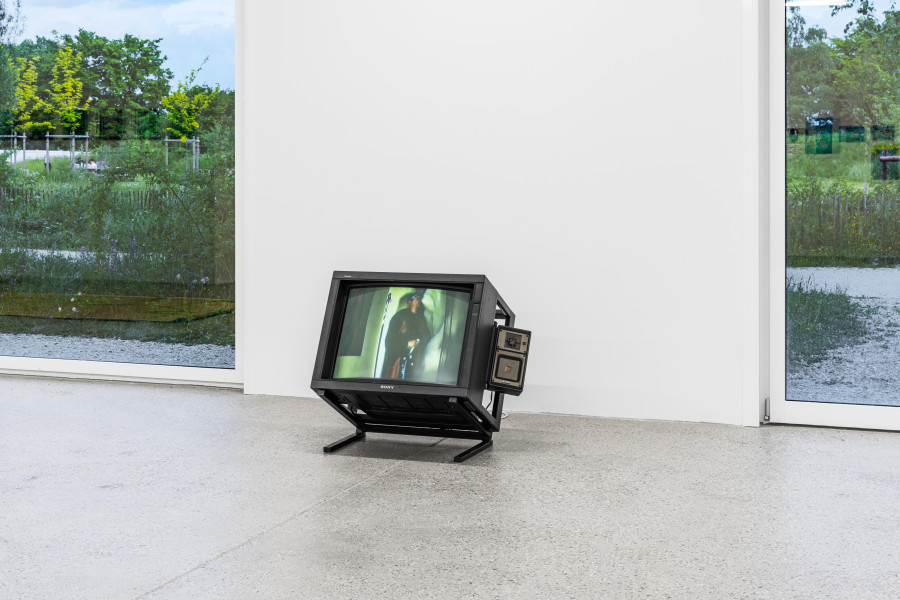 Exhibition view « La déferlante hip hop », Rolf Weber and Andreas Honegger, RAMMELLZEE - Zürich April 11-15-13-12-14, 1985, Super 8 video, 19’30’’, CALM – Centre d’Art La Meute, Lausanne, Switzerland, 2025 / Photo: Théo Dufloo / Courtesy of the artist.