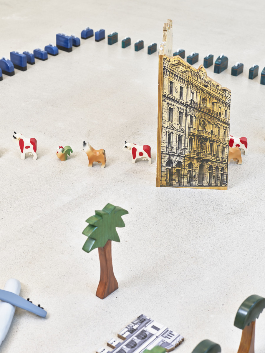 Installation view, Jasmin Werner, Apparat Kleptokrat, Damien & The Love Guru, Zürich, 2025. Courtesy of the artist and Damien & The Love Guru, Brussels/Zurich. Photography : Felix Jungo