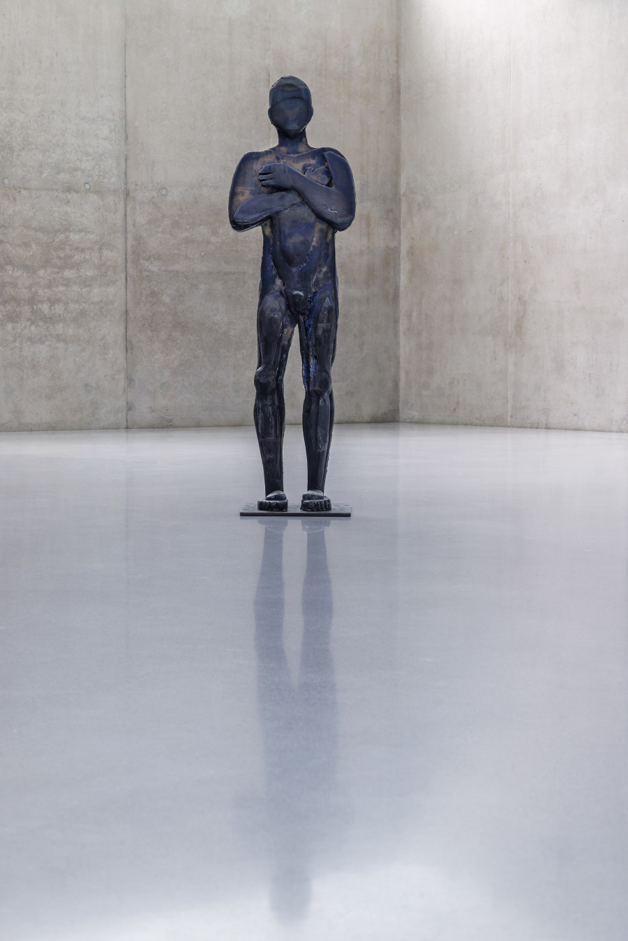 Małgorzata Mirga-Tas, Tełe Ćerhenia Jekh Jag, Exhibition view first floor Kunsthaus Bregenz, 2025, Jangaro (Niebieski 1 | Blue 1), 2025. Photo: Markus Tretter. © Małgorzata Mirga-Tas, Kunsthaus Bregenz. Courtesy of the artist and Foksal Gallery Foundation, Warsaw