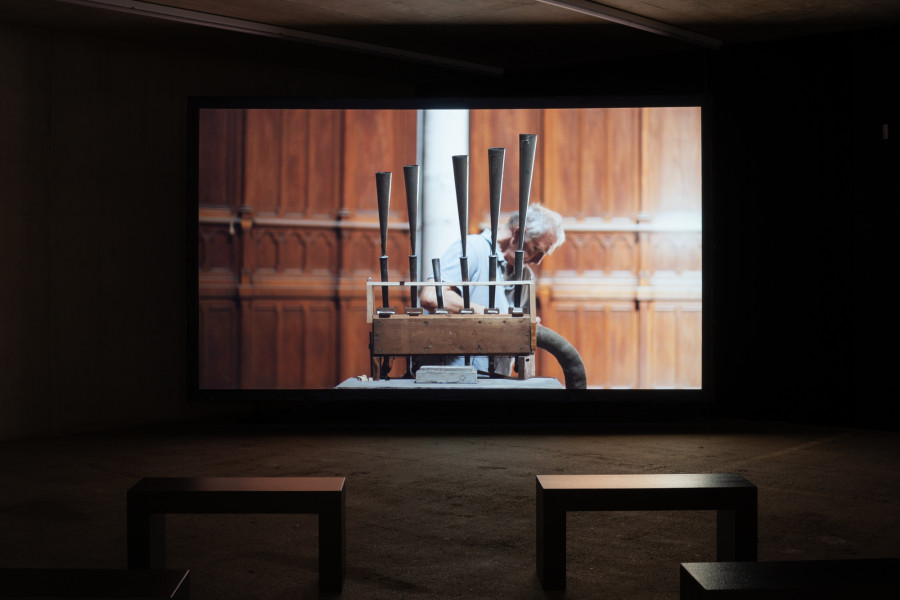 Le Chant des Maisons, 2022. 4K, color with sound 24:30 min. Commissioned by the 16th Lyon Biennale of contemporary art. Fotocredit: Video stills; credit Annika Kahrs & Produzentengalerie Hamburg. Ausstellungsansicht / Installation view Kunsthaus Baselland 2025. Foto / Photo: Finn Curry