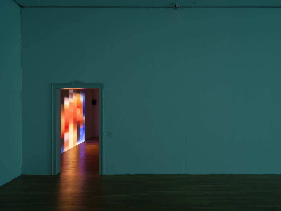 Valentina Triet, Provider in Spring Haute Couture 2007, 16:9, 14:08, in Of manners, of trips, Kunsthalle Winterthur, 2024. Foto: Cedric Mussano. Courtesy of Kunsthalle Winterthur.