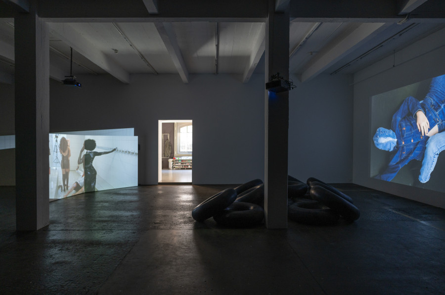 Alexandra Bachzetsis, «Notebook», exhibition view, 2023. Photo: Kunst Halle Sankt Gallen, E. Sommer. Courtesy: the artist. Courtesy: Experimenter, Karma International, kurimanzutto, Meyer Riegger.