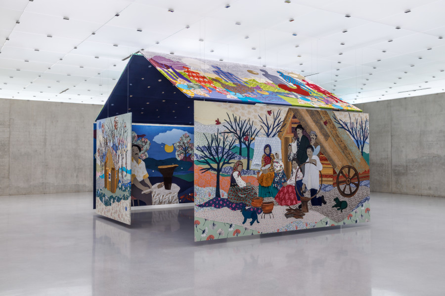 Małgorzata Mirga-Tas, Tełe Ćerhenia Jekh Jag, Exhibition view second floor Kunsthaus Bregenz, 2025. Photo: Markus Tretter. © Małgorzata Mirga-Tas, Kunsthaus Bregenz. Courtesy of the artist, Foksal Gallery Foundation, Warsaw, Frith Street Gallery, London, Karma International, Zurich