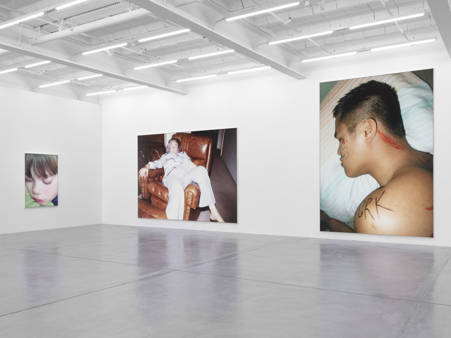 Installation view, Steven Shearer, The Golden Recline, Galerie Eva Presenhuber, Maag Areal, Zurich, 2025. © Steven Shearer. Courtesy the artist and Galerie Eva Presenhuber, Zurich / Vienna. Photo: Stefan Altenburger Photography, Zürich
