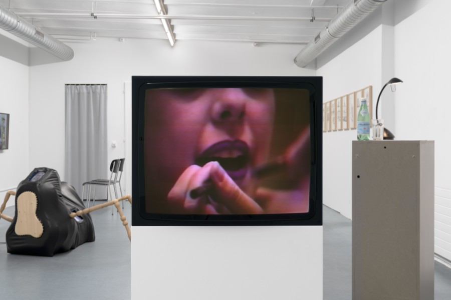 Joanie 4 Jackie Chainletter tapes, Women’s Punk Art Making Party by Mary Billyou from The Velvet Chainletter, 1995, 4:3 (colour, sound), 06:49’, Courtesy of Mary Billyou and the Getty Research Institute, Los Angeles. Photo credits: marytwo