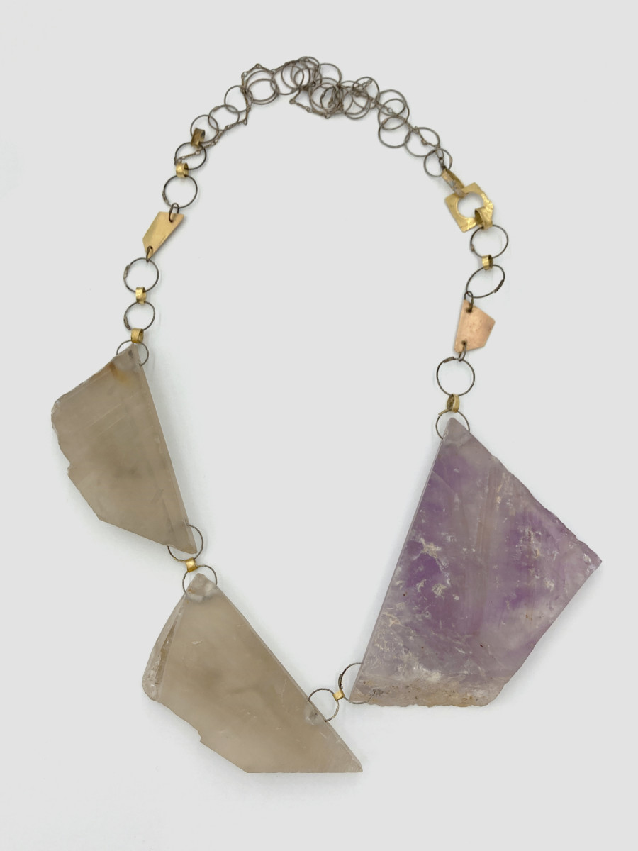 Bernhard Schobinger, Dreiklang-Dimensionen, 2020, Necklace made of gold, amethyst, rock crystal, cobalt wire, 28.8 x 20.5 x 1.5 cm, Neckline 66 cm