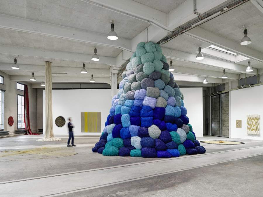 Sheila Hicks, a little bit of a lot of things, installation view LOK by Kunstmuseum St.Gallen, Photo: Stefan Altenburger. © 2023, ProLitteris, Zürich