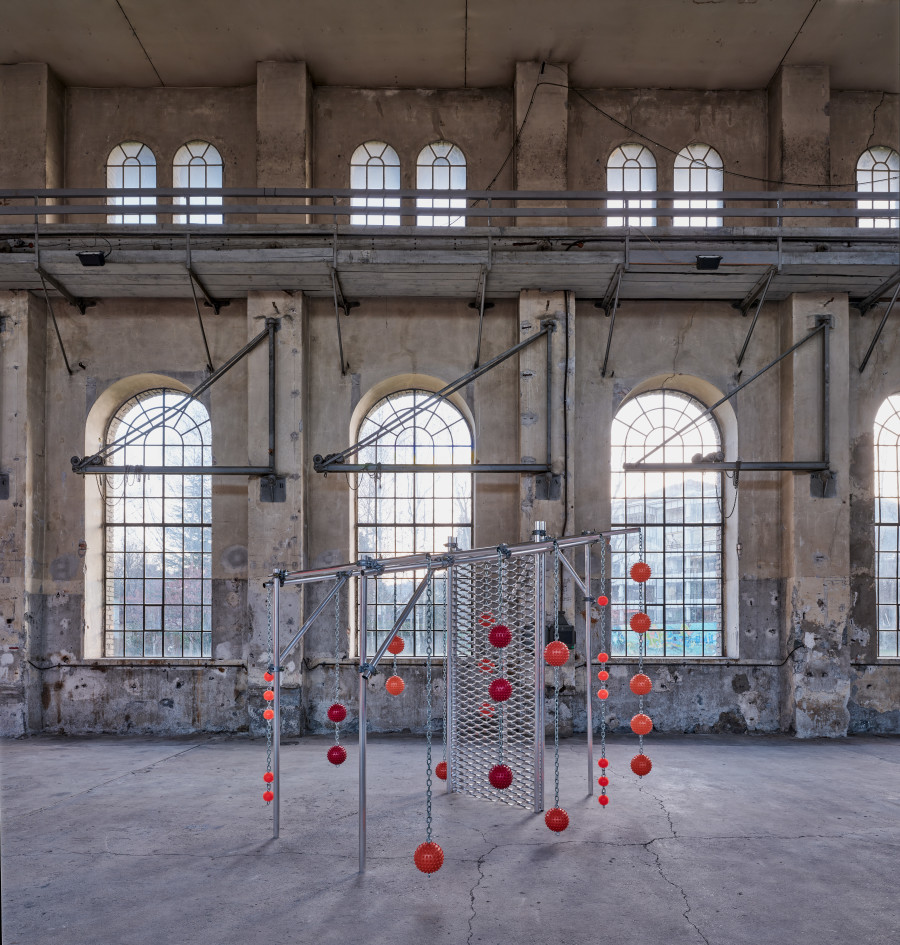 Sophie Hirsch: “Child’s Play”, Kunstraum Dornbirn 2025, Photo Günter Richard Wett, © the artist/Bildrecht Vienna 2025, courtesy of the artist/Galleria Doris Ghetta/ Zeller van Almsick.