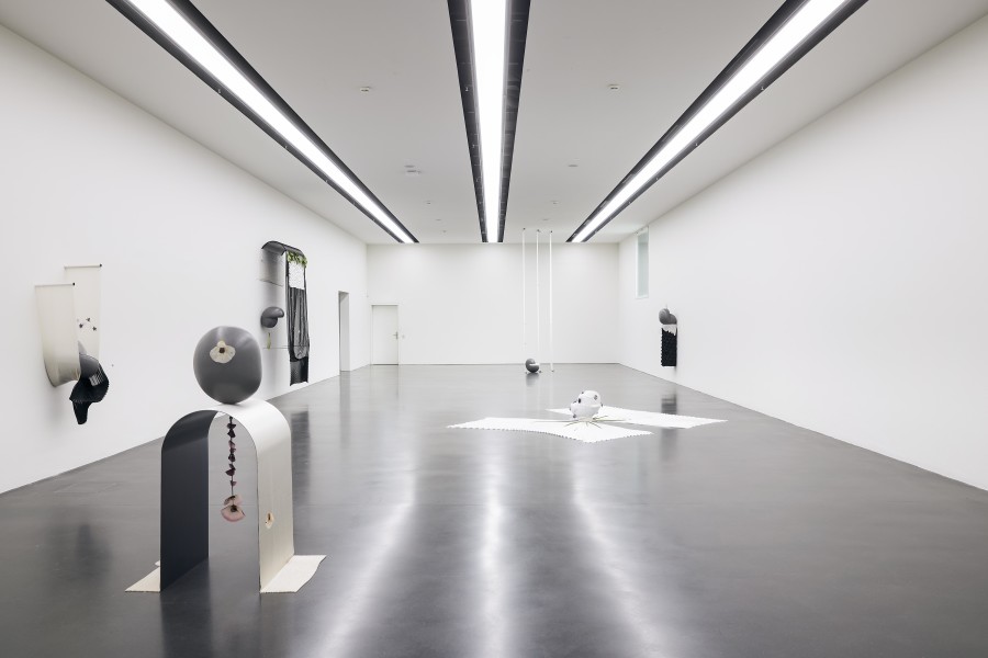 Installation view, Maude Léonard-Contant, spot on, Kunstmuseum Luzern, 2023. Photo: Moritz Schermbach