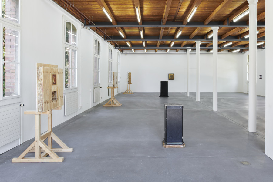 Exhibition view, Brad Kronz, Nine Types of Industrial Pollution, Kunsthalle Friart Fribourg, 2023. Photo : Guillaume Python. Courtesy of the artist and Kunsthalle Friart Fribourg