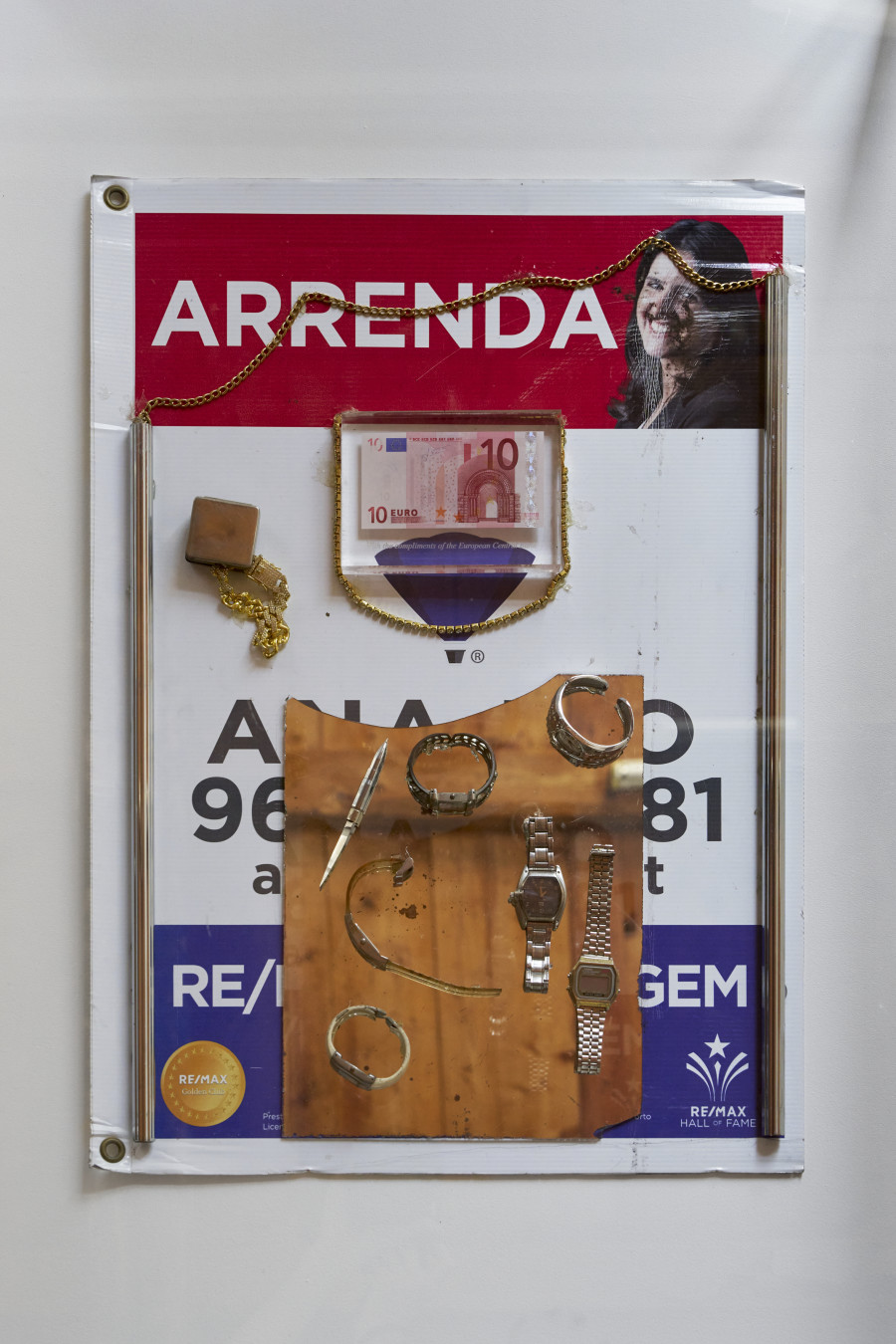 Mauro Cerqueira, Casas num Beco Malcheiroso #2, 2019-2024. Photo: Guillaume Python. Courtesy of the artist and Kunsthalle Friart Fribourg