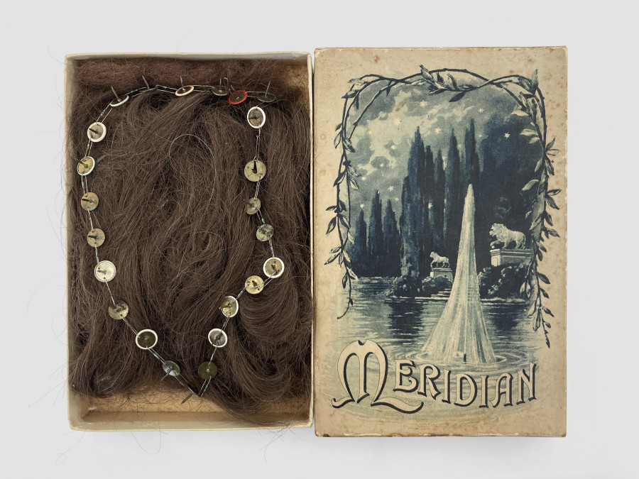 Bernhard Schobinger, Untitled, n.d., Necklace made of thumbtacks, cobalt wire, 14 x 9 x 0.5 cm, Neckline 38 cm