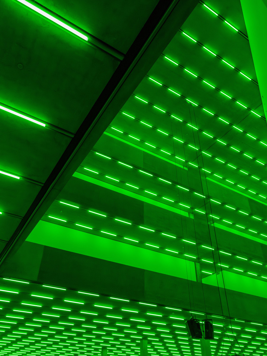 Steve McQueen, Bass, 2024, LED Light and Sound, Courtesy the artist, Co-commissioned work by Laurenz Foundation, Schaulager Basel and Dia Art Foundation, 15 June – 16 November 2025, Schaulager® Münchenstein/Basel (Installation view), Photo: Pati Grabowicz, © Steve McQueen