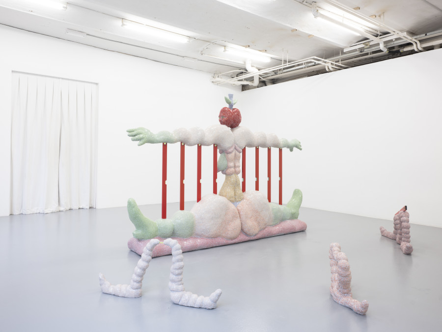 Zsófia Keresztes, Fence, 2022, Soft Alliance I-VI, Installation view, CAN Centre d’Art Neuchâtel, Photo: S. Verdon