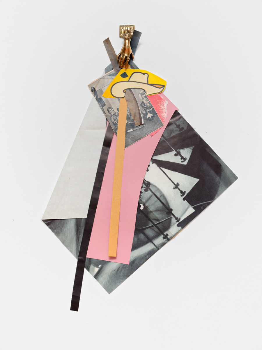 Hippolyte Hentgen, Heurtoir, documents et laiton, 2025, photographie Aurélien Mole