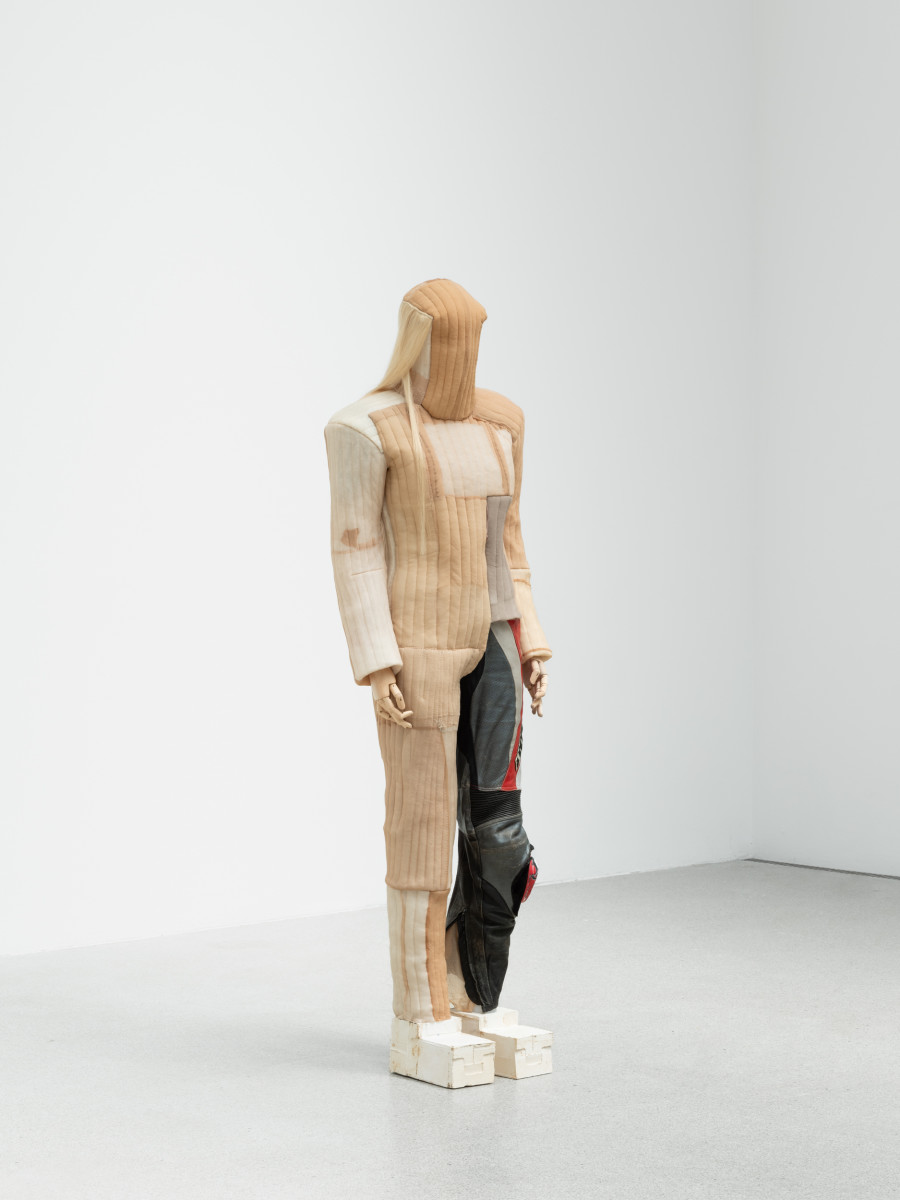 Exhibition view, Alexandra Bircken, SomaSemaSoma, Kunsthaus Biel Centre d’art Bienne, 2025. Photo credit: Lea Kunz