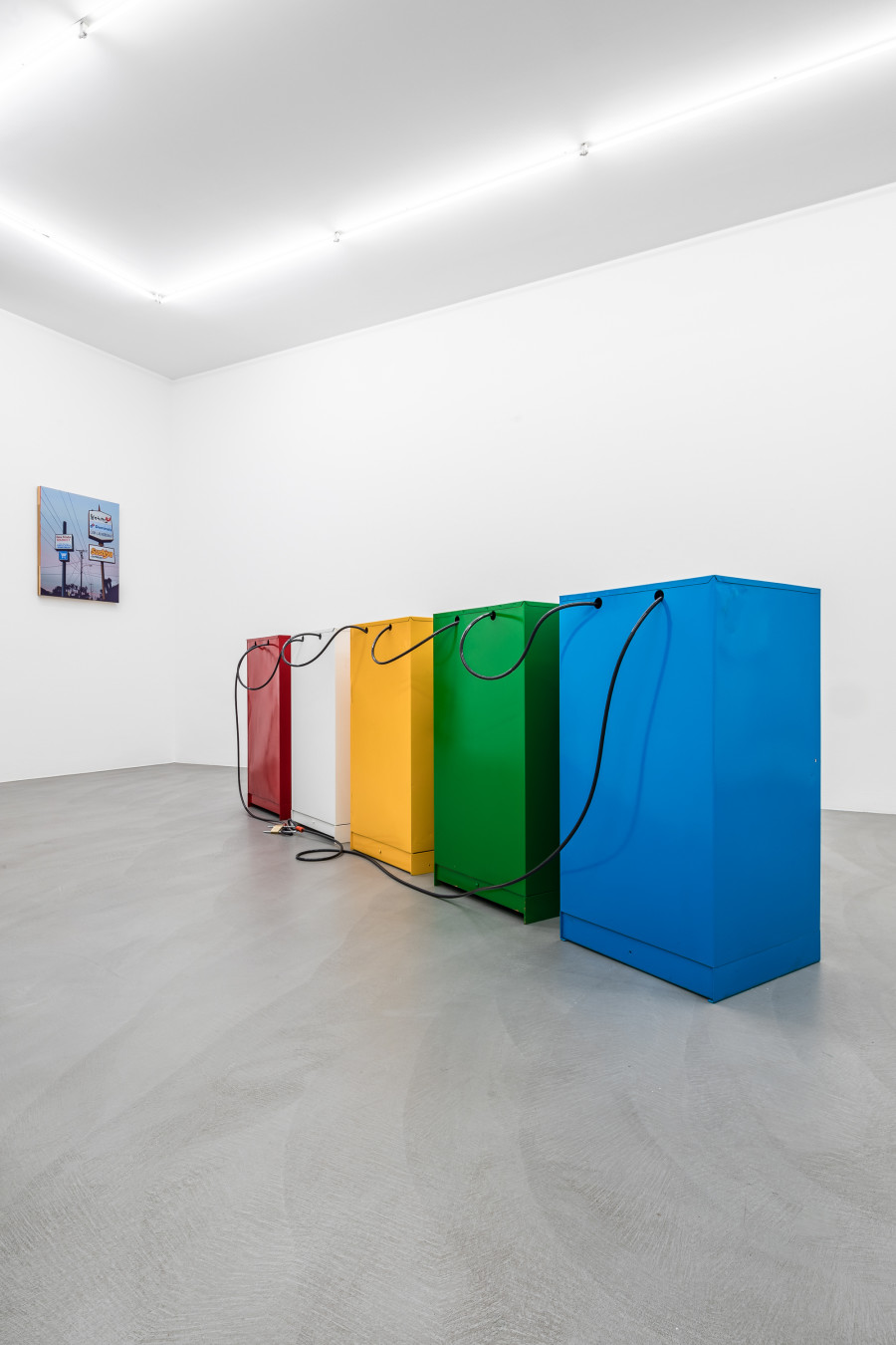 Exhibition view, Rita McBride & Glen Rubsamen, Daily Echo Free Mirror, Mai 36 Galerie, 2023. Photo credits: Peter Baracchi